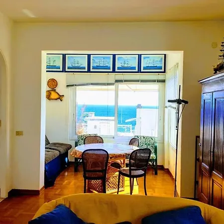 Attico Sul Mare A Appartement